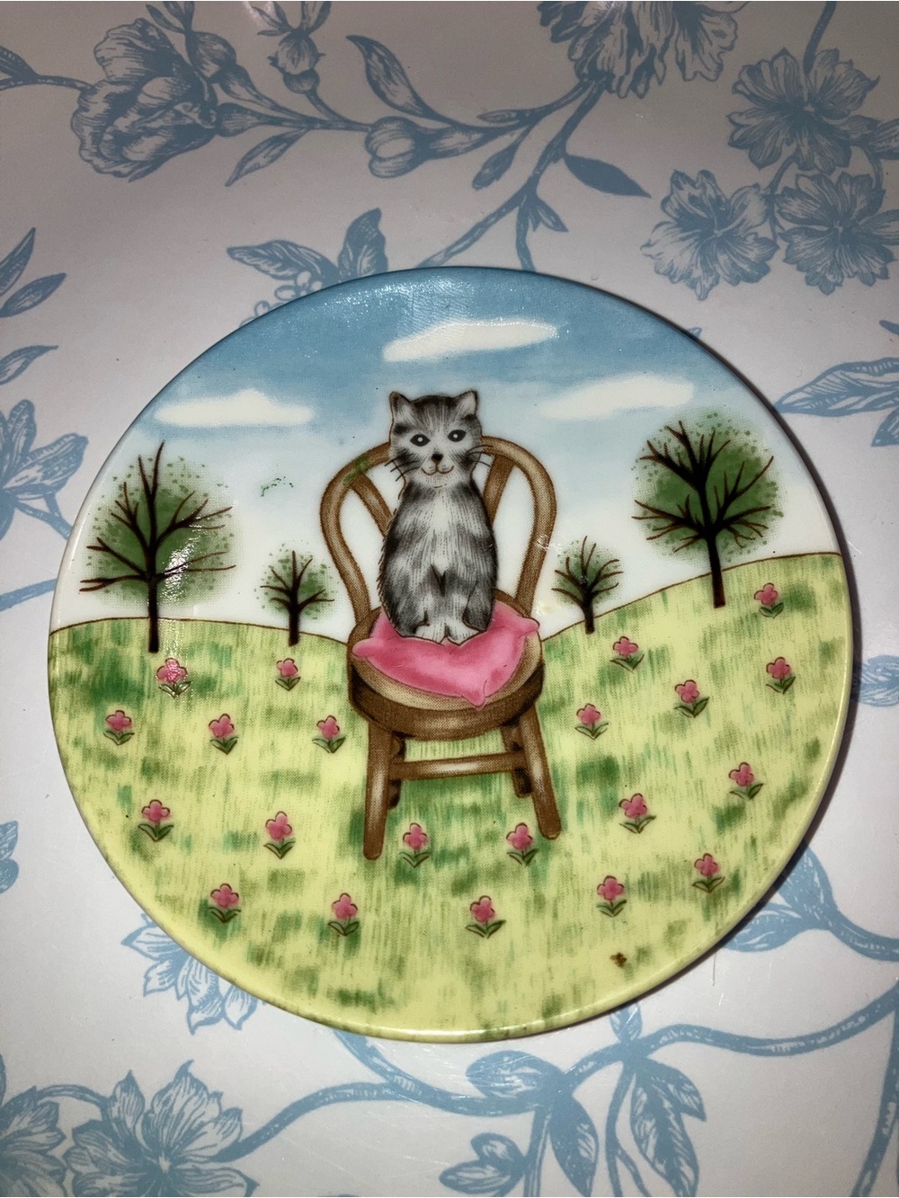 80’s Vintage Decorative Cat Plate with Pink Cushion - Charming Meadow Artwork